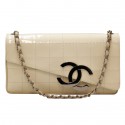 Sac CHANEL blanc cuir verni