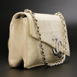 Sac CHANEL blanc cuir verni