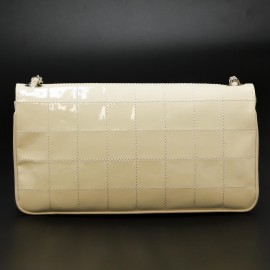 Sac CHANEL blanc cuir verni