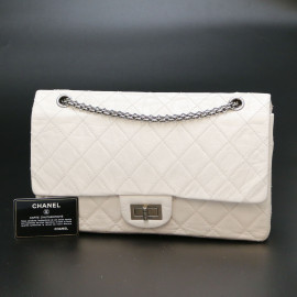 Jumbo CHANEL cuir froissé blanc