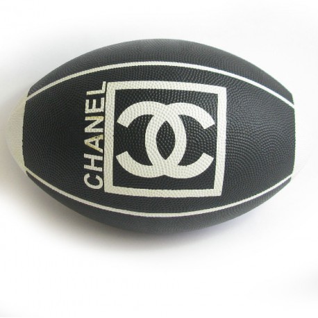 Ballon de rugby CHANEL 